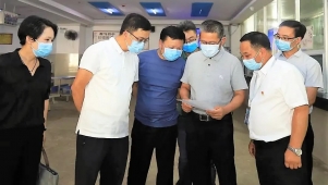 唐德智到都匀市督导调研学校疫情防控工作